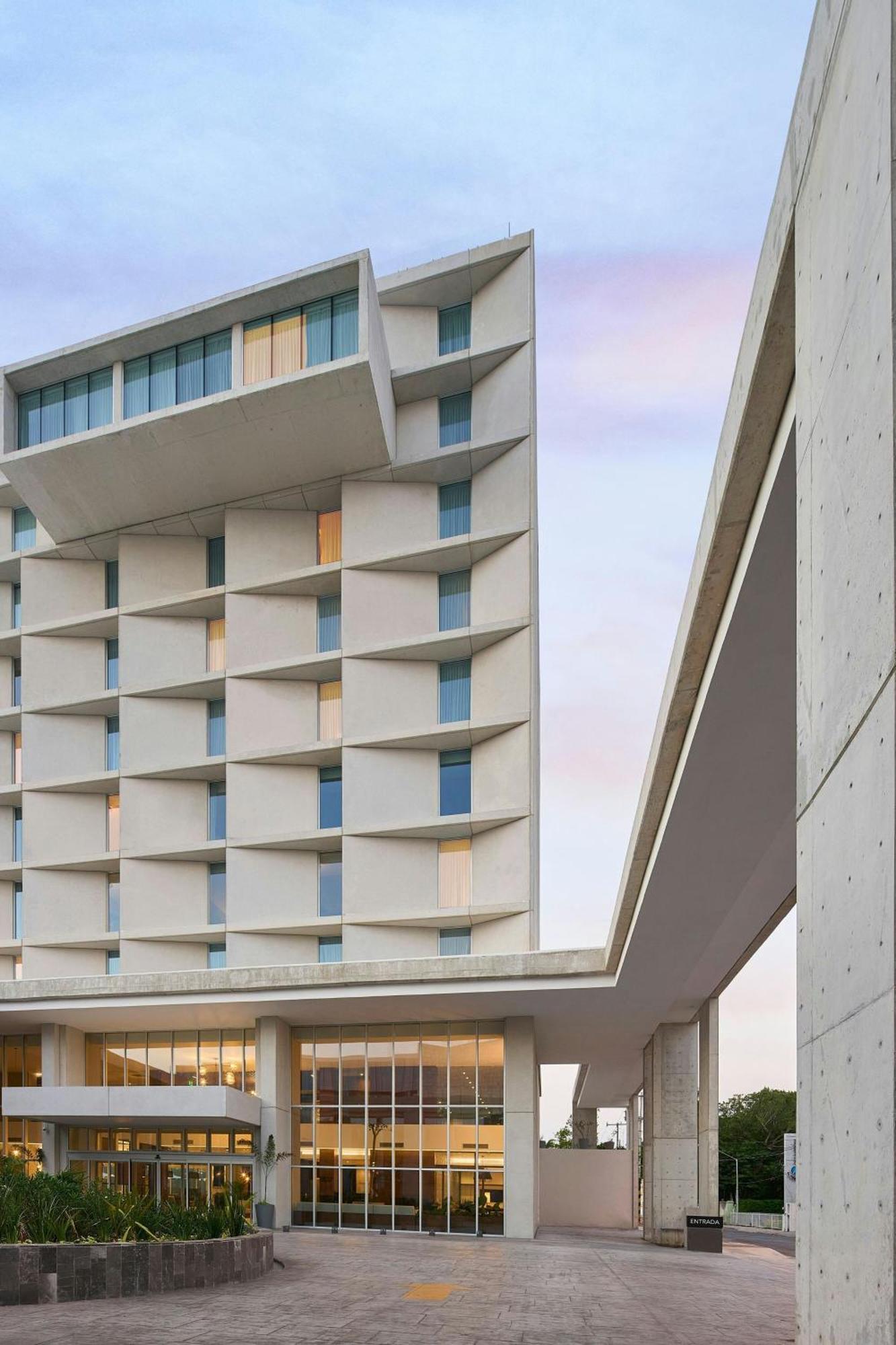 Courtyard By Marriott Merida Downtown Экстерьер фото